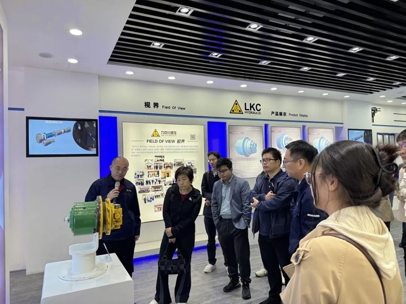 第七届工程机械行业标准化工作会议暨2024年中国工程机械工业协会标准化工作委员会年会7.jpg 第七届工程机械行业标准化工作会议暨2024年中国工程机械工业协会标准化工作委员会年会7.jpg